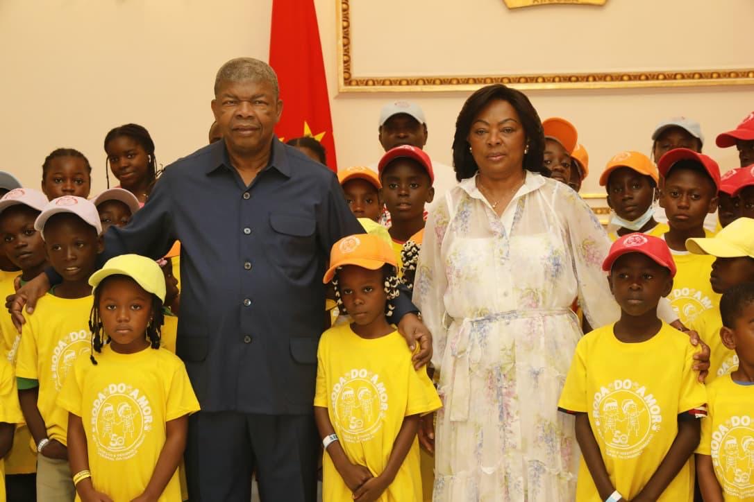 Crianças de centros de acolhimento visitam e festejam o Natal no Palácio Presidencial